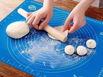 E-COSMOS® Silicone Baking Mat Silicone Chapati Atta Kneading Mat Non-Stick Fondant Rolling Mat Stretchable for Kitchen Roti Chapati (Baking Mat 50 * 40 cm) (Multicolor)