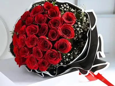 FlowerAura Premium Fresh Live Flower Bouquet of 24 Red Roses In Designer Black Paper Gift For Birthday | Anniversary | Love | Home Decor | Fathers Day Gift For Dad (Same Day Delive